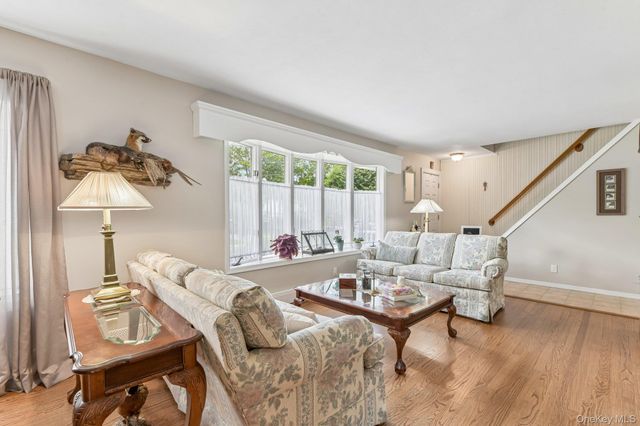 119 Brook Lane, Smithtown, NY 11787