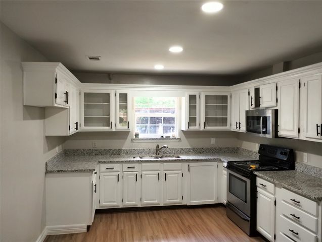704 Manhattan Drive, Dallas, TX 75217