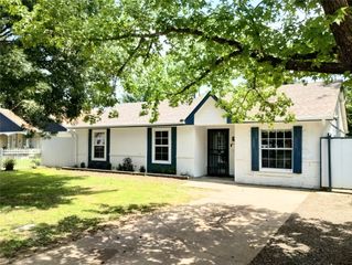 704 Manhattan Drive, Dallas, TX 75217