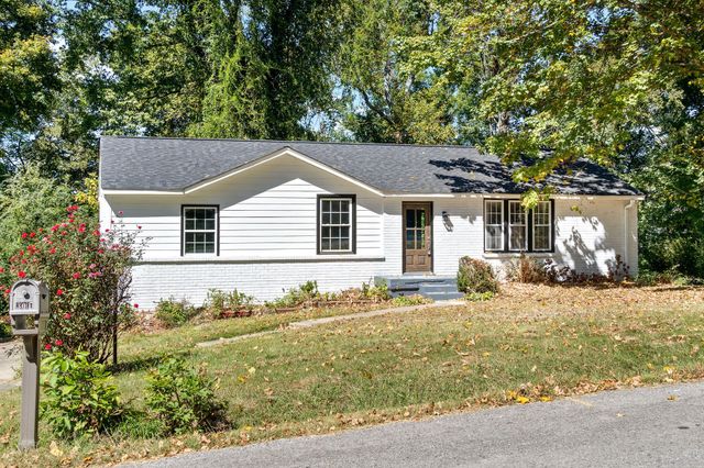 301 Robin Hood Dr, Clarksville, TN 37042