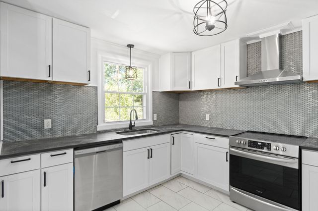301 Robin Hood Dr, Clarksville, TN 37042