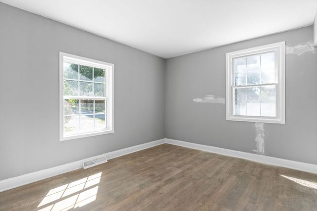 301 Robin Hood Dr, Clarksville, TN 37042