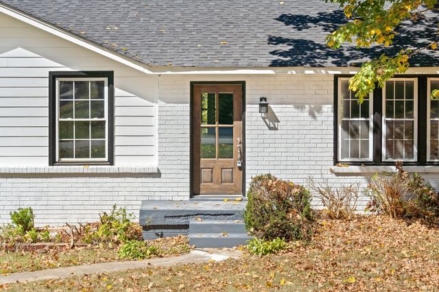 301 Robin Hood Dr, Clarksville, TN 37042