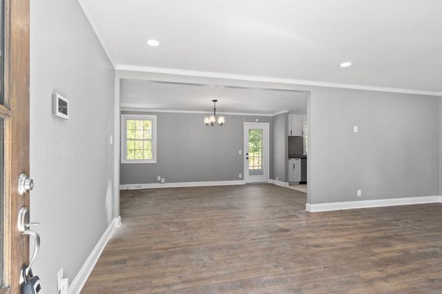 301 Robin Hood Dr, Clarksville, TN 37042