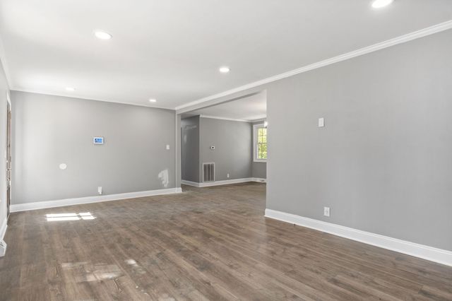 301 Robin Hood Dr, Clarksville, TN 37042