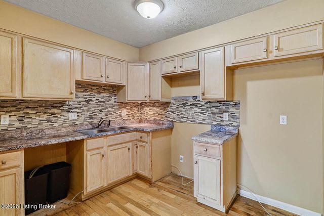 1935 Gardiner Ln D62, Louisville, KY 40205