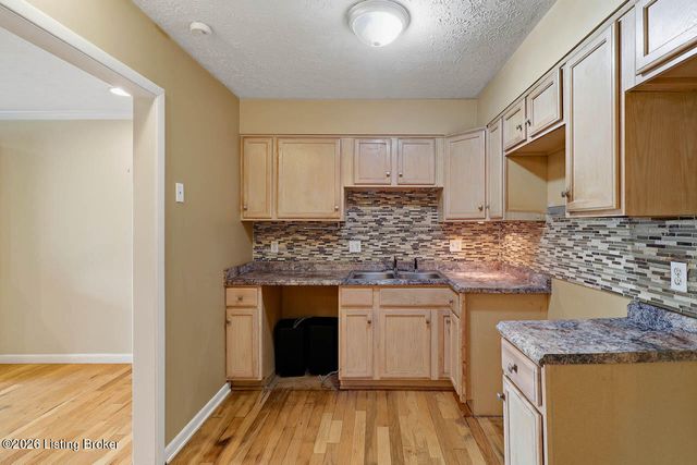 1935 Gardiner Ln D62, Louisville, KY 40205