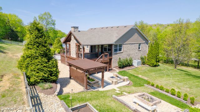 1759 VP Lunn Dr, Spring Hill, TN 37174