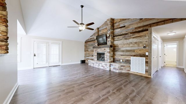 1759 VP Lunn Dr, Spring Hill, TN 37174