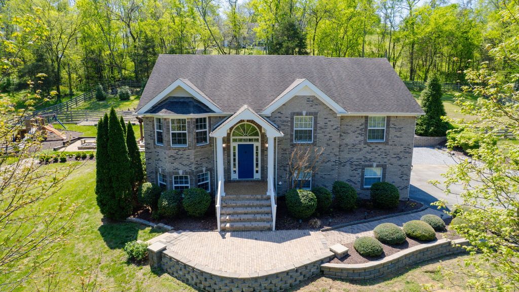 1759 VP Lunn Dr, Spring Hill, TN 37174