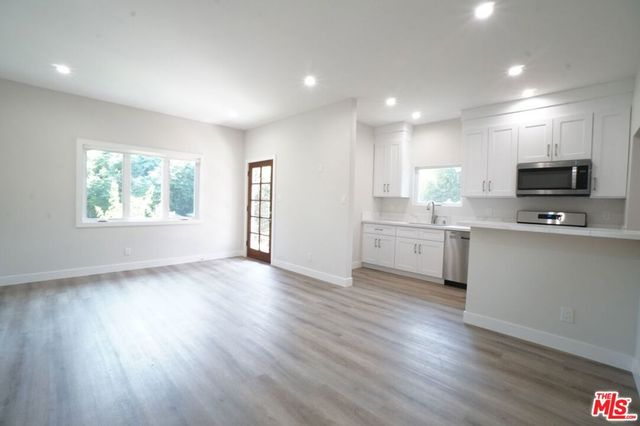 6043 Selma Avenue, Los Angeles, CA 90028