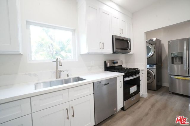6043 Selma Avenue, Los Angeles, CA 90028
