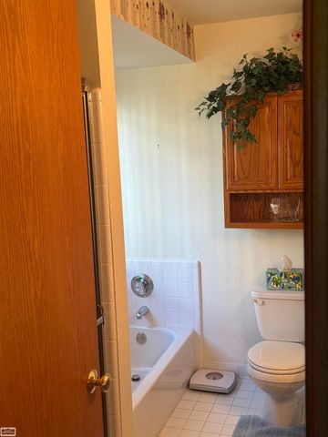 16371 Paint Creek Circle, Macomb, MI 48042