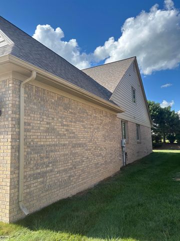 16371 Paint Creek Circle, Macomb, MI 48042