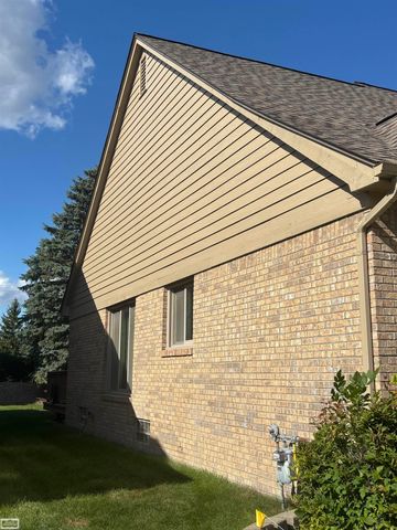 16371 Paint Creek Circle, Macomb, MI 48042