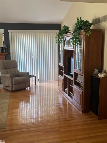 16371 Paint Creek Circle, Macomb, MI 48042