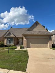 16371 Paint Creek Circle, Macomb, MI 48042