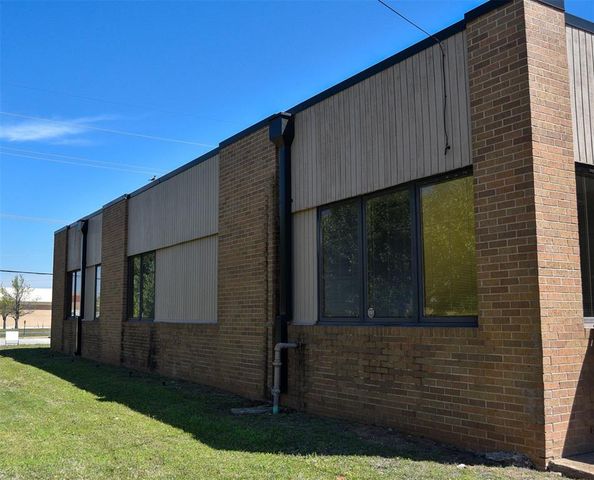 6904 E Reno Avenue, Midwest City, OK 73110