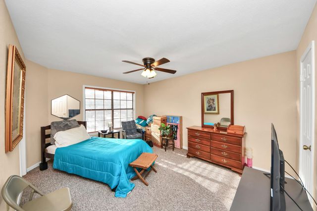 25 Regency Lane, Houston, TX 77088