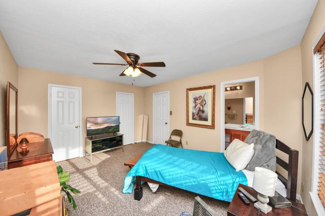 25 Regency Lane, Houston, TX 77088