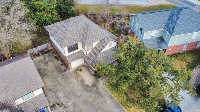 25 Regency Lane, Houston, TX 77088