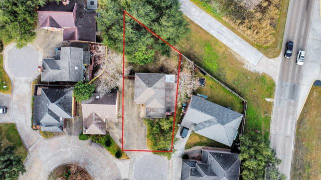 25 Regency Lane, Houston, TX 77088