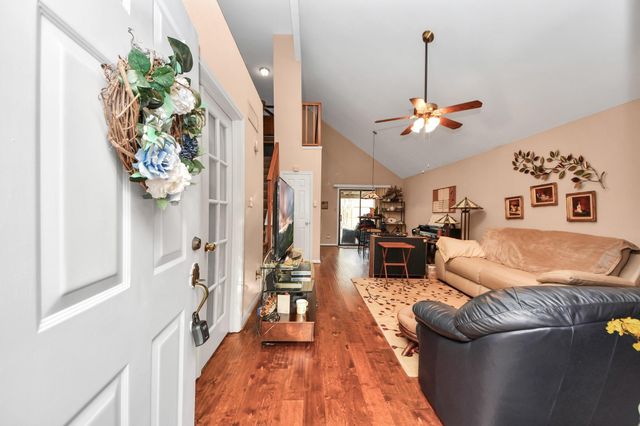 25 Regency Lane, Houston, TX 77088