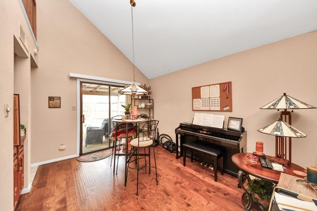 25 Regency Lane, Houston, TX 77088