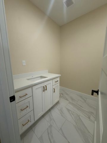 1772 E Peartree Drive, Ozark, MO 65721