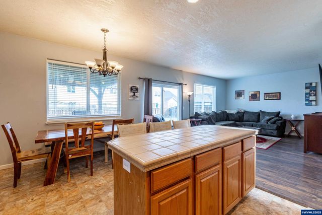 317 W Jadon Dr, Lebanon, OR 97355