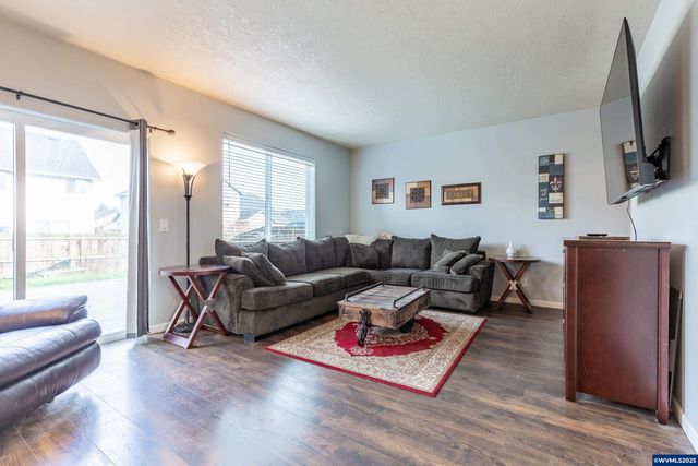 317 W Jadon Dr, Lebanon, OR 97355