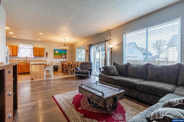 317 W Jadon Dr, Lebanon, OR 97355