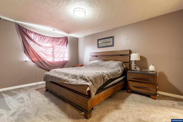 317 W Jadon Dr, Lebanon, OR 97355