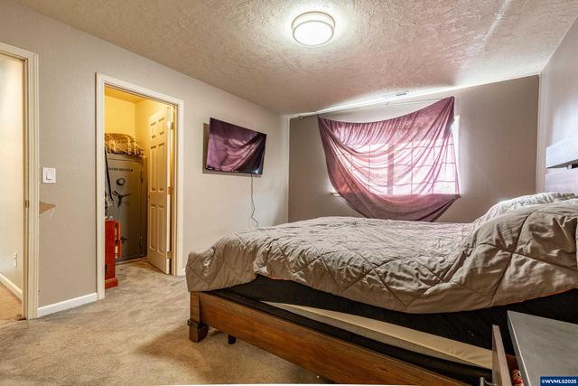 317 W Jadon Dr, Lebanon, OR 97355