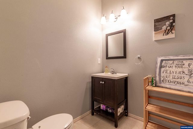 317 W Jadon Dr, Lebanon, OR 97355