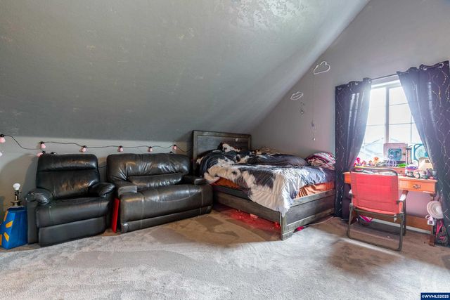 317 W Jadon Dr, Lebanon, OR 97355