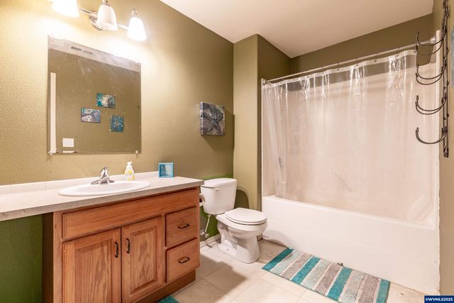 317 W Jadon Dr, Lebanon, OR 97355