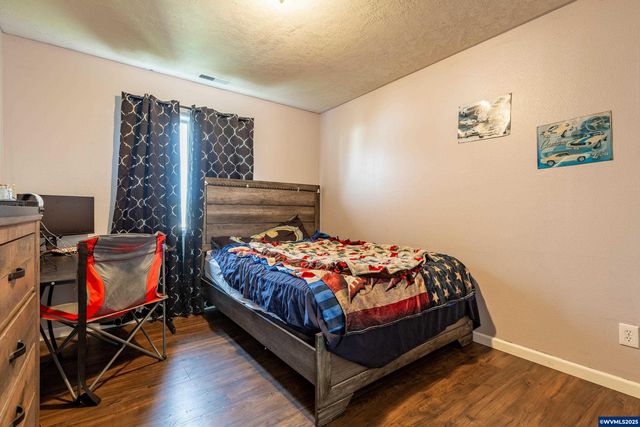 317 W Jadon Dr, Lebanon, OR 97355