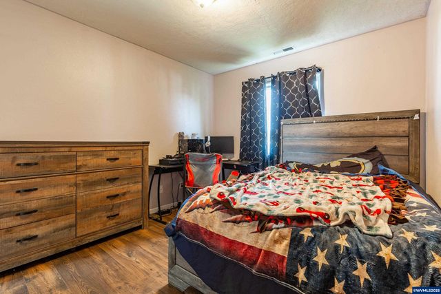 317 W Jadon Dr, Lebanon, OR 97355