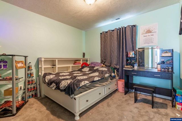 317 W Jadon Dr, Lebanon, OR 97355