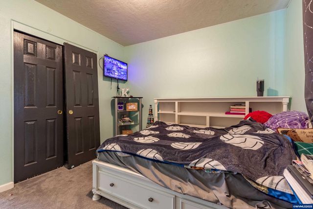 317 W Jadon Dr, Lebanon, OR 97355