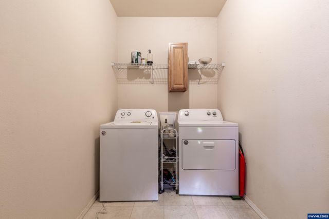 317 W Jadon Dr, Lebanon, OR 97355