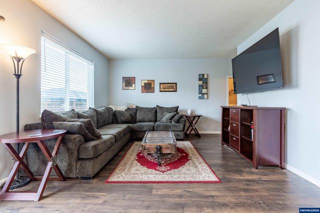 317 W Jadon Dr, Lebanon, OR 97355