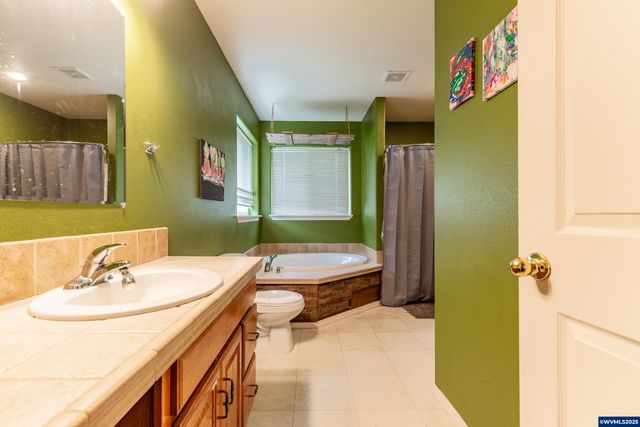 317 W Jadon Dr, Lebanon, OR 97355