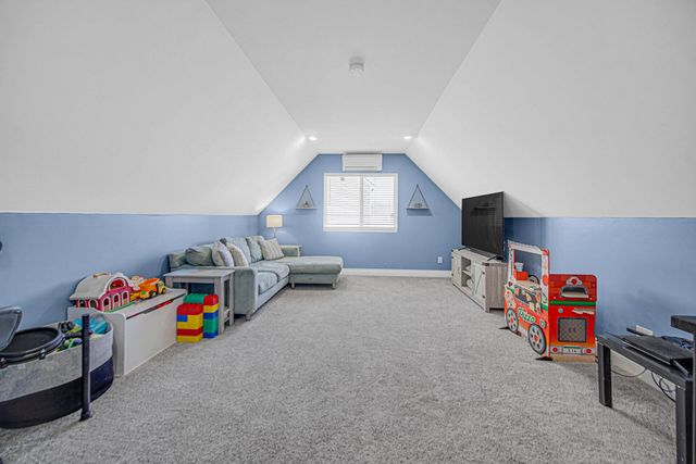 1581 Saugus Close, Valparaiso, IN 46385