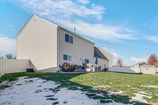 1581 Saugus Close, Valparaiso, IN 46385