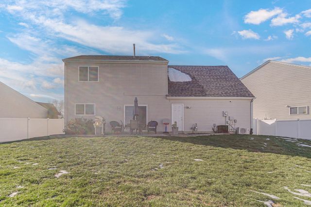 1581 Saugus Close, Valparaiso, IN 46385