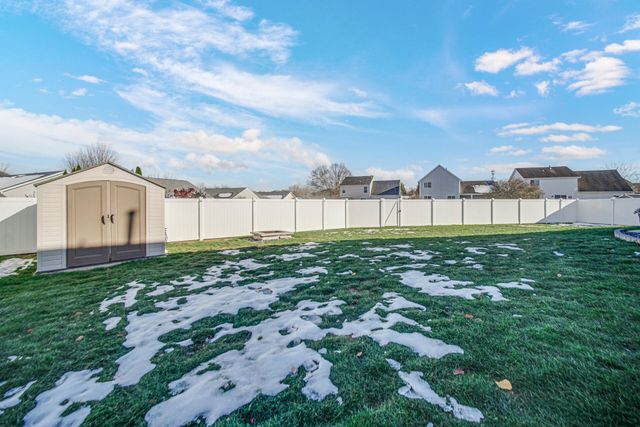 1581 Saugus Close, Valparaiso, IN 46385