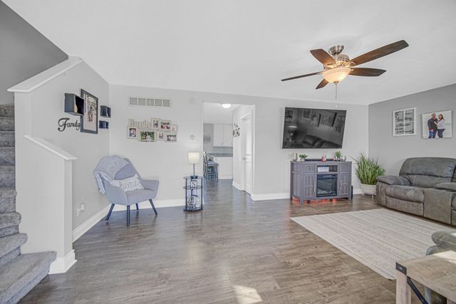 1581 Saugus Close, Valparaiso, IN 46385