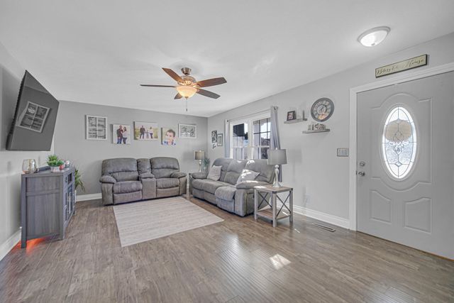 1581 Saugus Close, Valparaiso, IN 46385